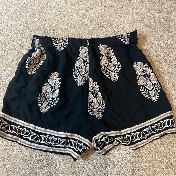 Flowy print shorts - Picture 2 of 3
